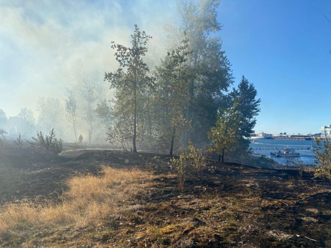 hayden island fire_1
