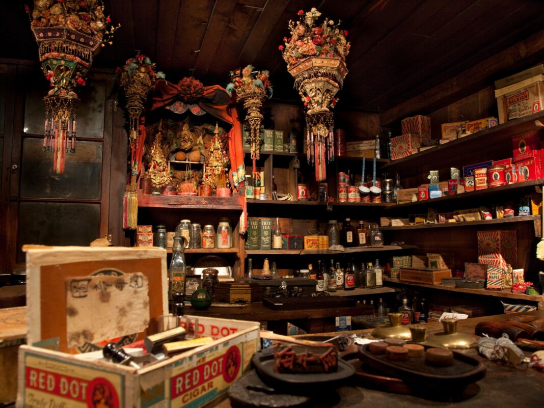 Kam Wah Chung store and alter
