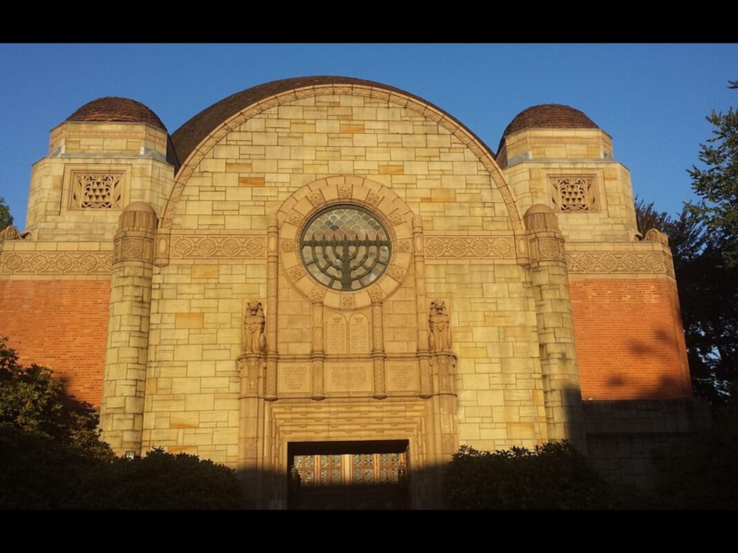 oregon man arrested for defacing synagogue hate crime