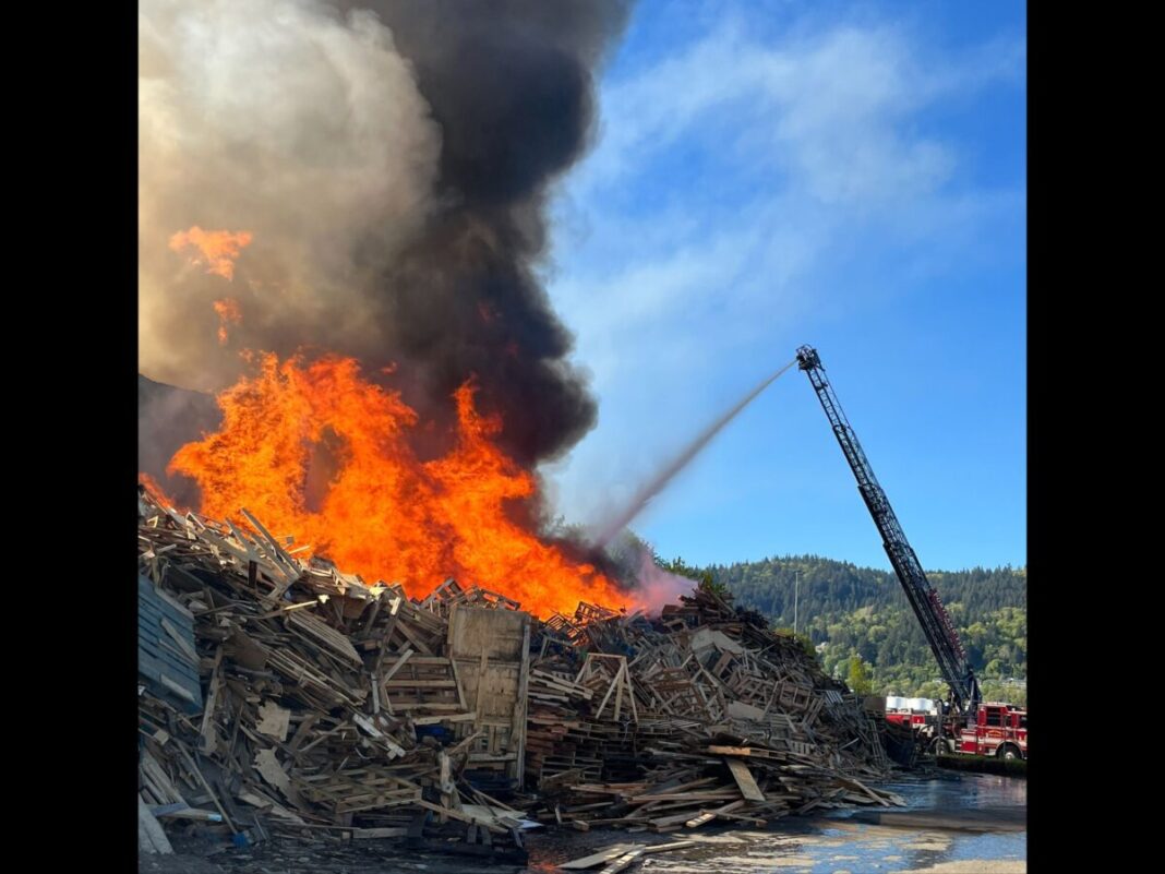 huge fire at Jopp wood recycling portland fire and rescue