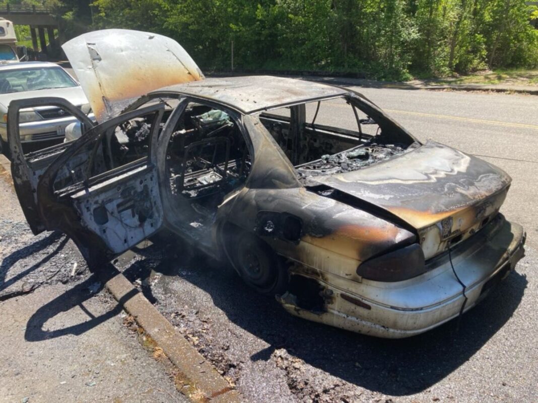 woman arrested for stabbing car and setting car on fire